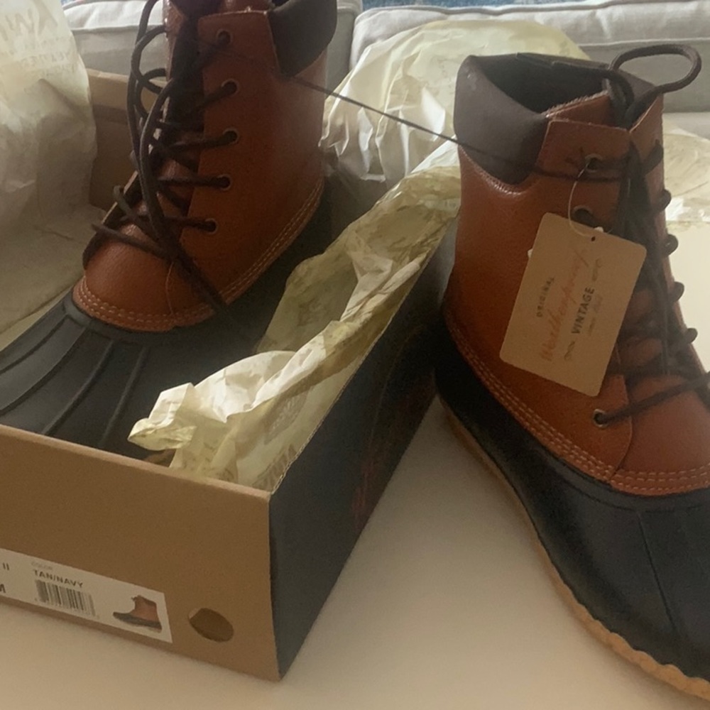 Weatherproof Boot Mens NEW in Box Size 10 Tan and Navy
